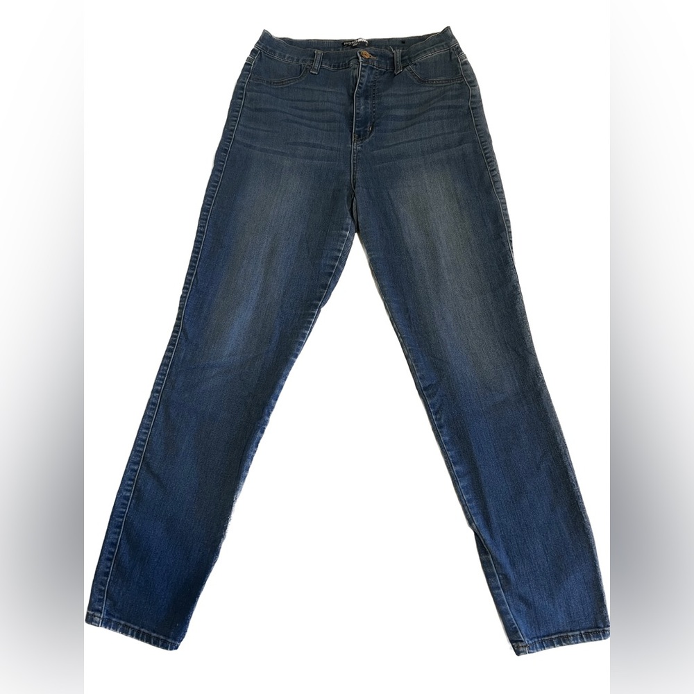 FASHION NOVA SIZE 11/30 MEDIUM BLUE WASH SKINNY JEANS